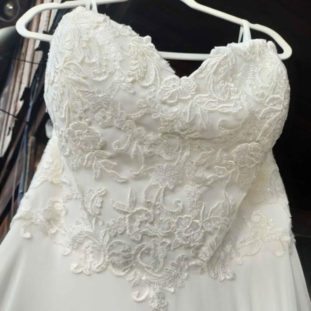 Size 16 Sincerity  bridal Wedding Gown